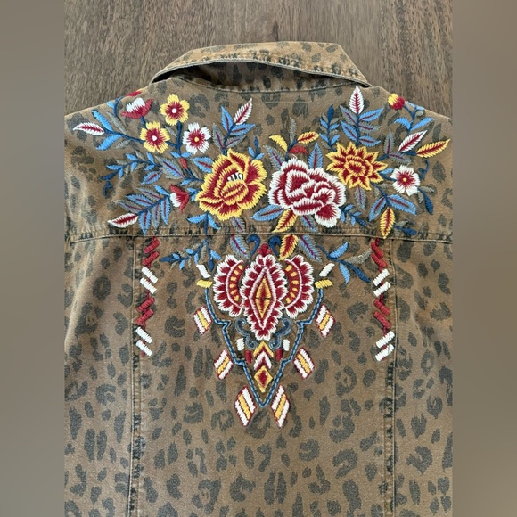 Kyla Seo Hand Embroidered Leopard Cheetah Jacket - Picture 8 of 12